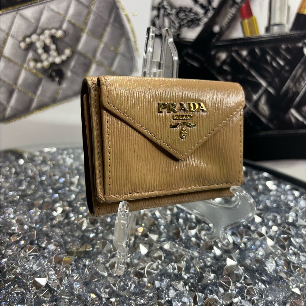 Prada repainted Vitello Move Envelope compact wallet GUC - Picture 7 of 9